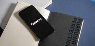 OpenAI Resmi Merilis GPT-6.1 Sol: AI Cerdas dengan Performa Astra Setengah Harga Open-AI-ChatGPT-logo-on-phone-stock-photo-1