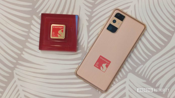 Qualcomm-Snapdragon-8-Elite-Extreme-Gen-6-Reference-Device-with-Chip-1