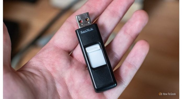 i-keep-these-5-comfort-shows-on-a-usb-stick-so-i-can-watch-them-anywhere-i-go-01_carauntukcom3