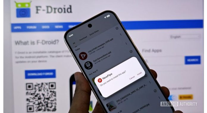 Aturan Verifikasi Developer Android Resmi Berlaku di Indonesia androids-controversial-new-sideloading-rules-are-officially-here-01_carauntukcom3